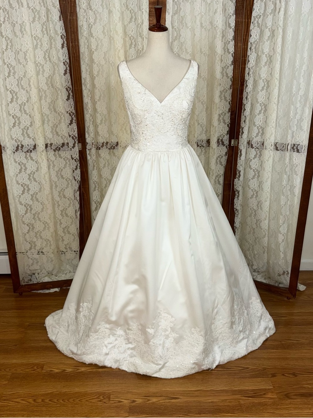 Elegant Oleg Cassini Heavy Satin Pleated Ball Gown Wedding Gown